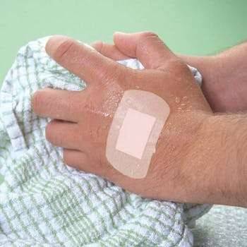 Valikoima pesunkestäviä laastareita 5 kokoa 100 kpl laatikko